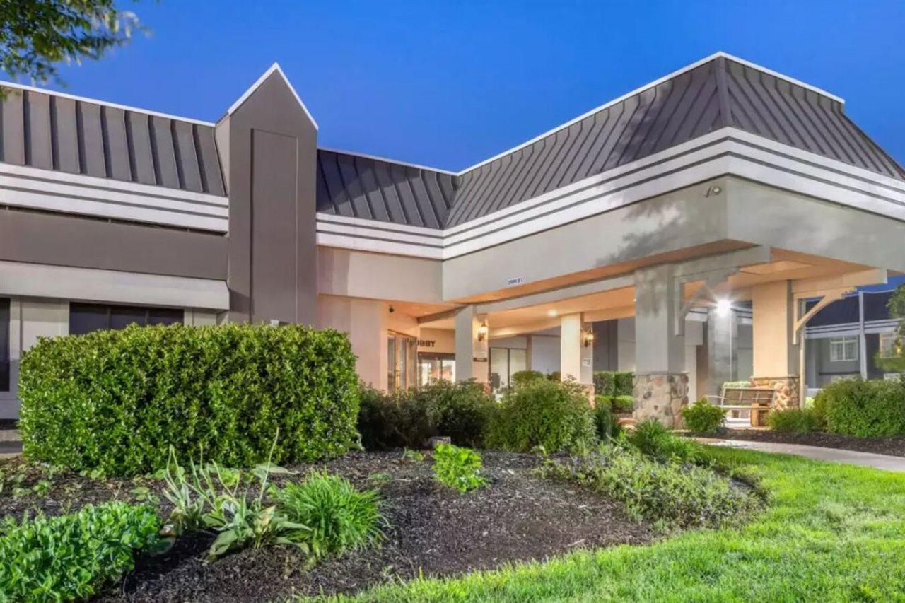 Clarion Hotel And Conference Center Harrisburg West New Cumberland Exterior photo