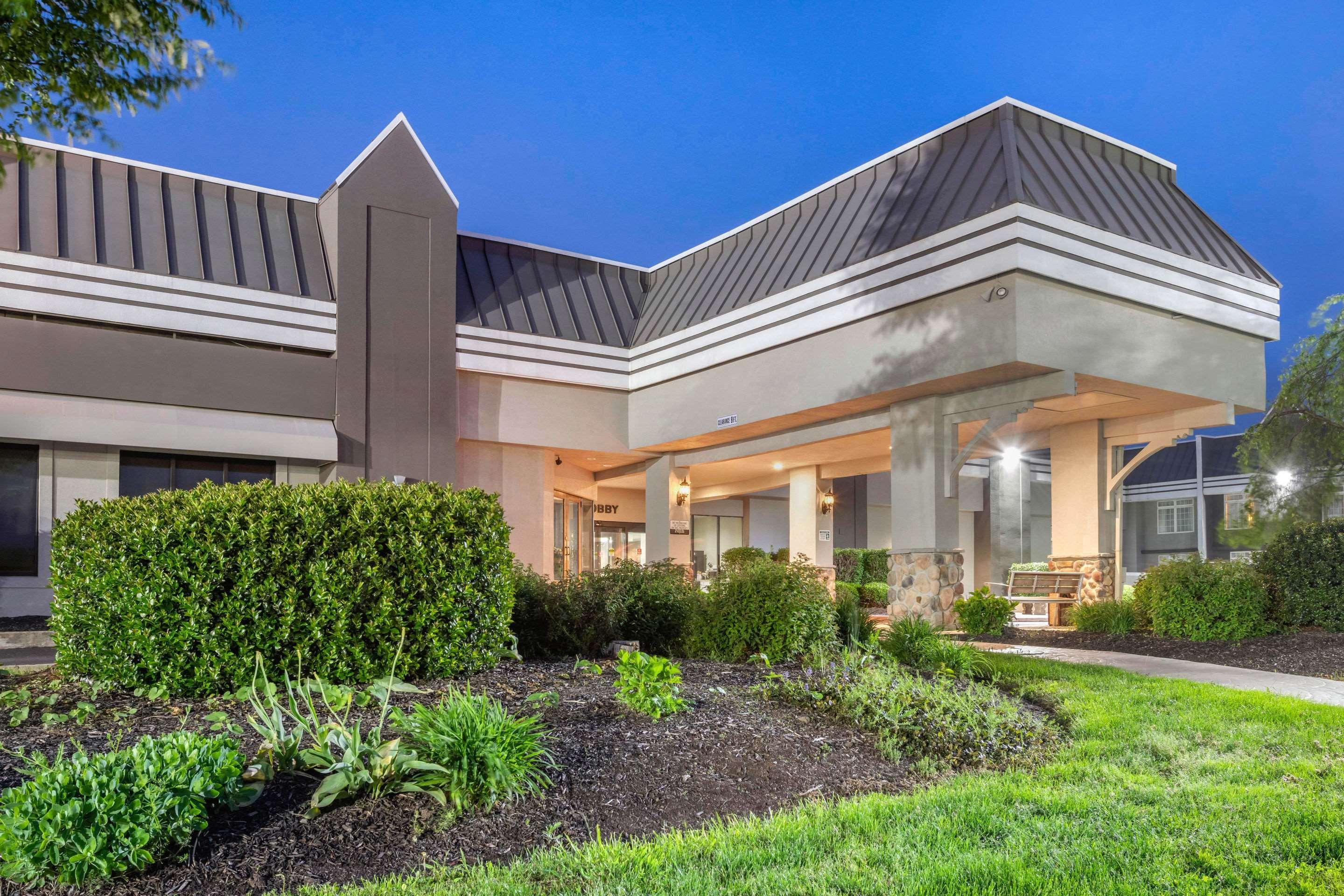 Clarion Hotel And Conference Center Harrisburg West New Cumberland Exterior photo